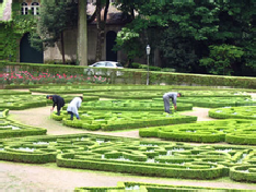 Palicio-front-garden-1